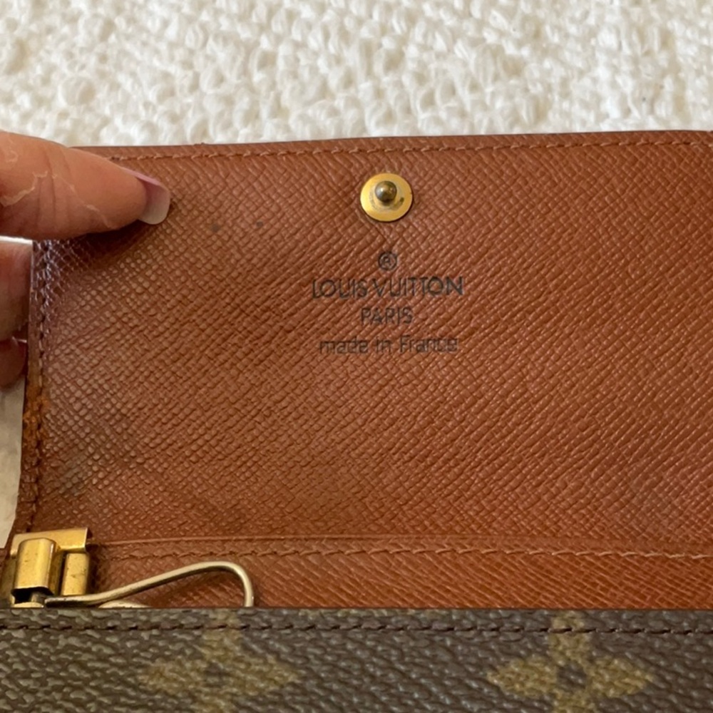 LV MONO KEY HOLDER “”Authentic “ - Picture 6 of 8